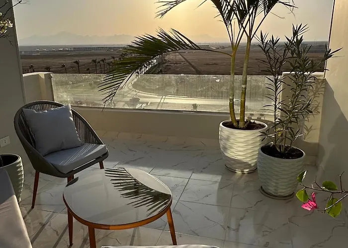 Golden Sunset Haven Apartment *