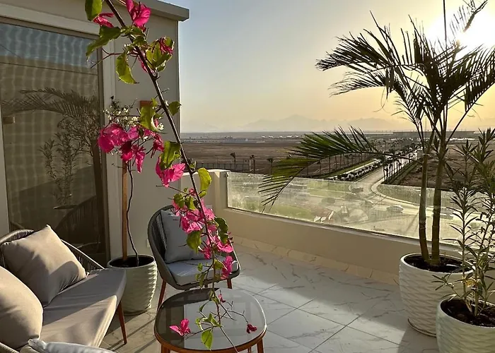 Golden Sunset Haven Apartment *