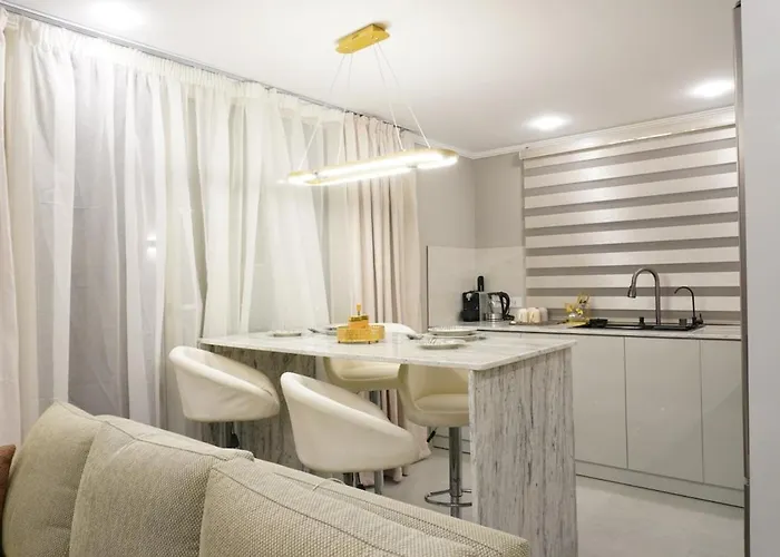 Golden Sunset Haven Apartment *